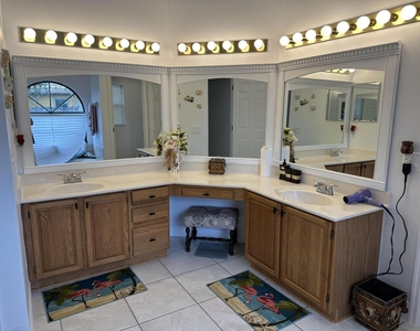 1461 Wellington Circle - Photo Thumbnail 17