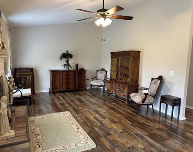 1461 Wellington Circle - Photo Thumbnail 13