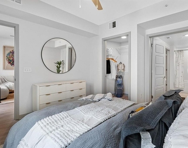 425 Centerpointe Circle - Photo Thumbnail 8