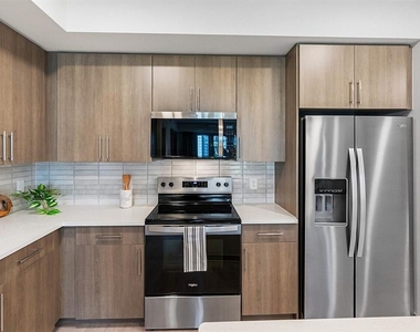 425 Centerpointe Circle - Photo Thumbnail 12