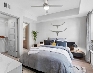 425 Centerpointe Circle - Photo Thumbnail 13