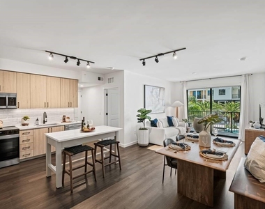 901 W Chesnut Street - Photo Thumbnail 15