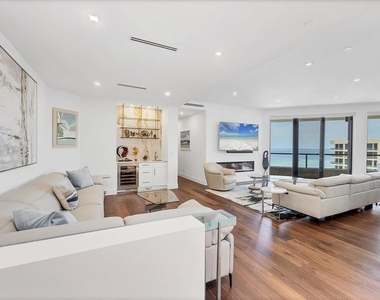 1211 Gulf Of Mexico Drive - Photo Thumbnail 3