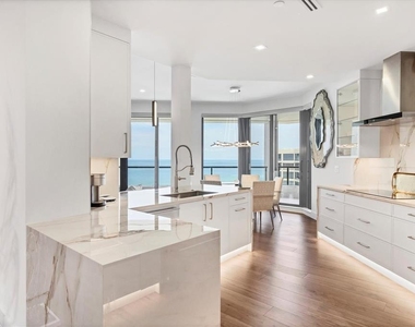 1211 Gulf Of Mexico Drive - Photo Thumbnail 9
