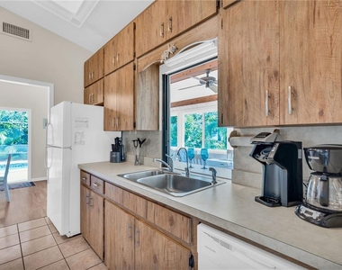 521 Pameto Road - Photo Thumbnail 9