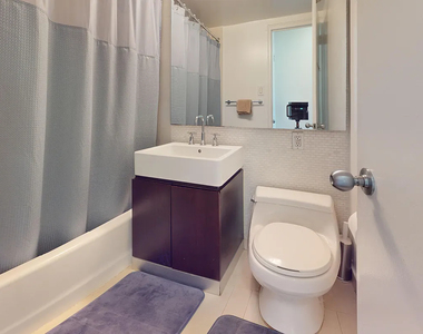 East 63rd Street - Photo Thumbnail 6
