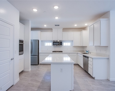 2555 Hampton Road - Photo Thumbnail 7
