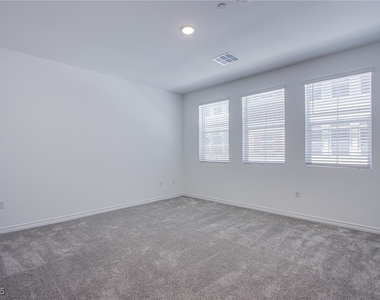 2555 Hampton Road - Photo Thumbnail 10