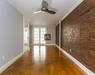 East 7th Street - Photo Thumbnail 4