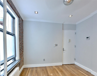East 13th Street - Photo Thumbnail 6