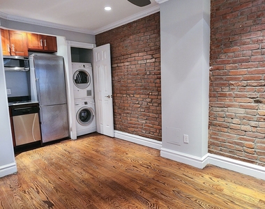 East 5th Street - Photo Thumbnail 2