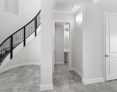 5418 Empire Drive - Photo Thumbnail 2