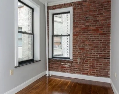 East 5th Street - Photo Thumbnail 5