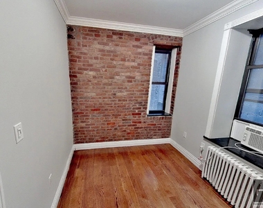 East 5th Street - Photo Thumbnail 9