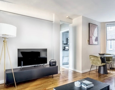 East 58 Street - Photo Thumbnail 2