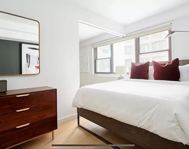 East 39th Street - Photo Thumbnail 3
