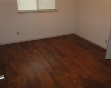 1115 Collier Street - Photo Thumbnail 3