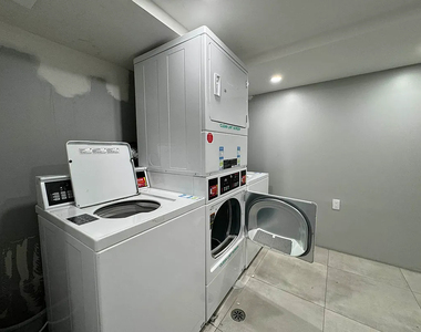 758 Putnam Avenue - Photo Thumbnail 9