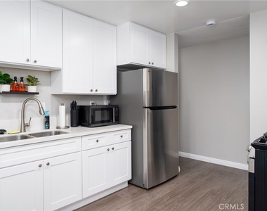 716 N Orange Street - Photo Thumbnail 9