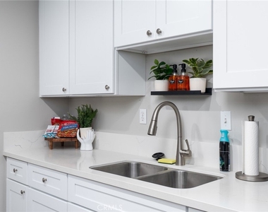 716 N Orange Street - Photo Thumbnail 10
