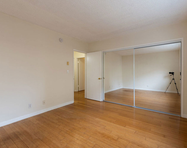 1033 6th Street - Photo Thumbnail 13
