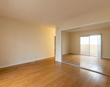 1033 6th Street - Photo Thumbnail 15