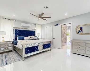 11647 Anhinga Drive - Photo Thumbnail 2