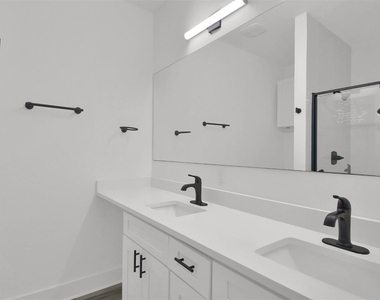 21200 Portsmouth Cv - Photo Thumbnail 14
