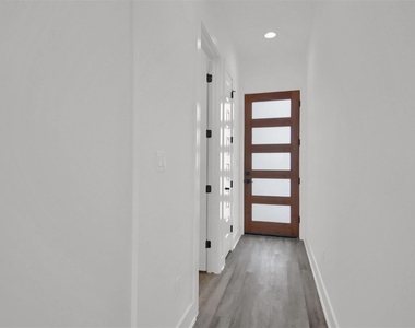 21200 Portsmouth Cv - Photo Thumbnail 9