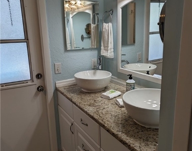 2535 Sw 28th Place - Photo Thumbnail 16