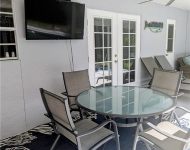 2535 Sw 28th Place - Photo Thumbnail 7