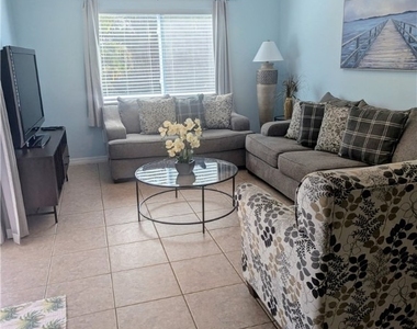 2535 Sw 28th Place - Photo Thumbnail 4