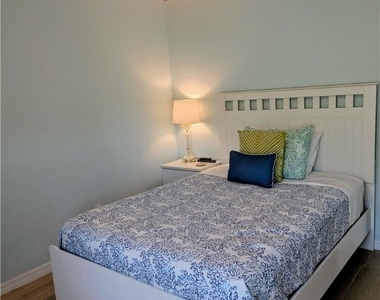 2535 Sw 28th Place - Photo Thumbnail 12