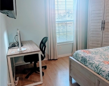 2535 Sw 28th Place - Photo Thumbnail 10