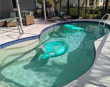 2535 Sw 28th Place - Photo Thumbnail 19