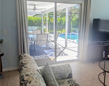 2535 Sw 28th Place - Photo Thumbnail 6