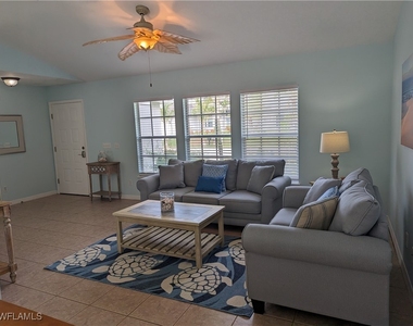 2535 Sw 28th Place - Photo Thumbnail 2