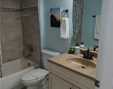 2535 Sw 28th Place - Photo Thumbnail 18