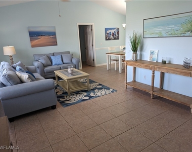 2535 Sw 28th Place - Photo Thumbnail 3