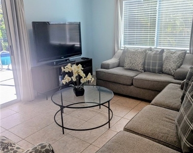 2535 Sw 28th Place - Photo Thumbnail 5
