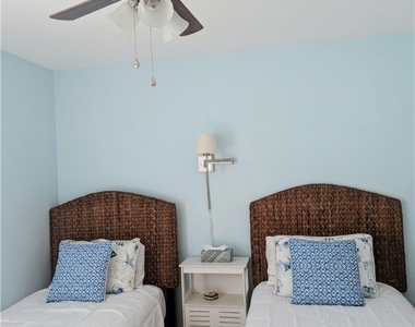 2535 Sw 28th Place - Photo Thumbnail 13