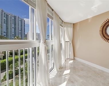 4041 Gulf Shore Boulevard N - Photo Thumbnail 5