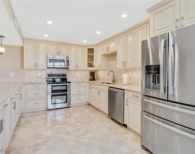 4041 Gulf Shore Boulevard N - Photo Thumbnail 13
