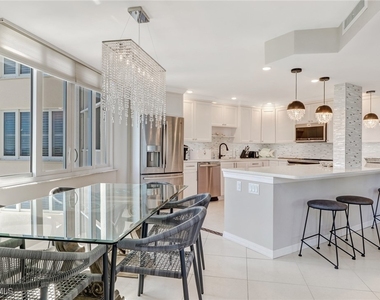 4041 Gulf Shore Boulevard N - Photo Thumbnail 6