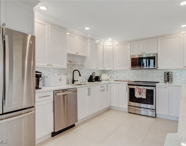 4041 Gulf Shore Boulevard N - Photo Thumbnail 8