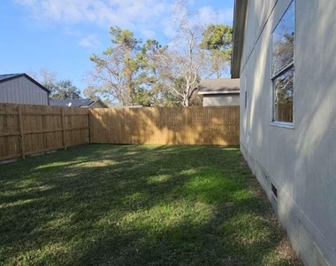11919 Kingslake Forest Drive - Photo Thumbnail 11