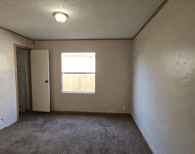 11919 Kingslake Forest Drive - Photo Thumbnail 4