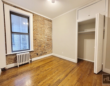 East 18th Street - Photo Thumbnail 7