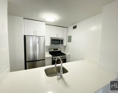 East 89 Street - Photo Thumbnail 4