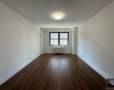 East 89 Street - Photo Thumbnail 2